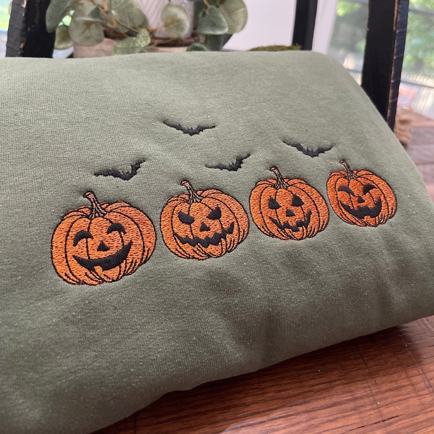 Vintage Embroidered Pumpkin Crewneck